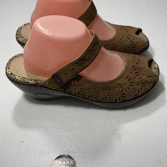J-41  Adventure On Brown Cutout Mary Jane Shoes Size 10M SB-AG - Picture 5 of 10